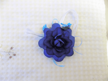 Charger l'image dans la galerie, Boutonnière bleue
