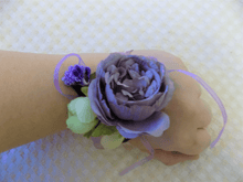 Charger l'image dans la galerie, Boutonnière violette
